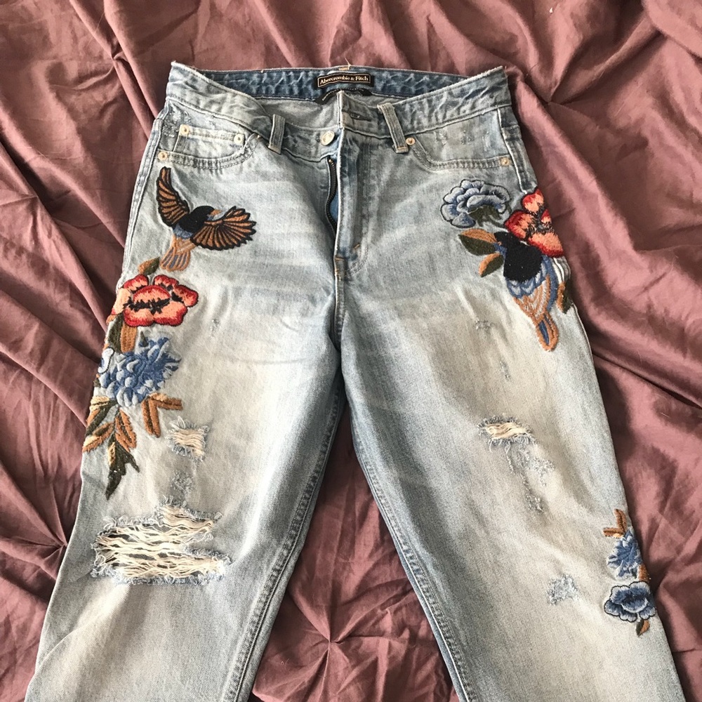 Thought they’d fit me; worn at least 3-4 times.